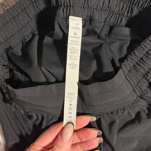 Lululemon Hotty Hot High-Rise Lined Short 2.5” (Black) - Picture 5 of 6